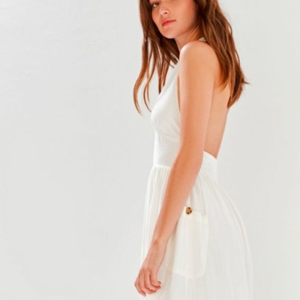 Elegant White Sleeveless Dress